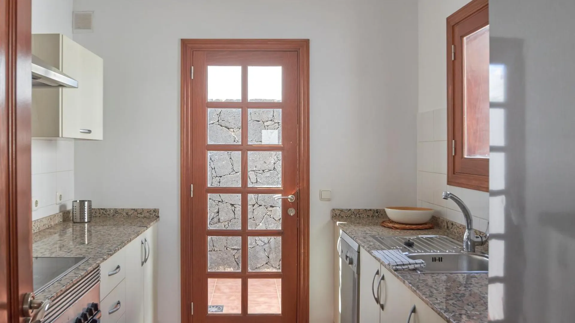 Vakantiehuis Casa Nolva Heated Pool Villa Playa Blanca  Spanje
