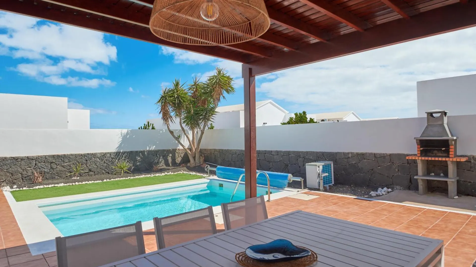Vakantiehuis Casa Nolva Heated Pool Villa Playa Blanca  Spanje