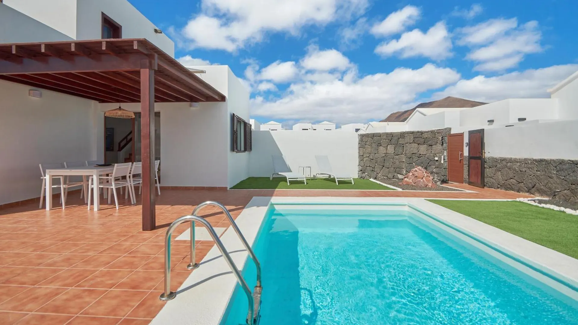 Vakantiehuis Casa Nolva Heated Pool Villa Playa Blanca